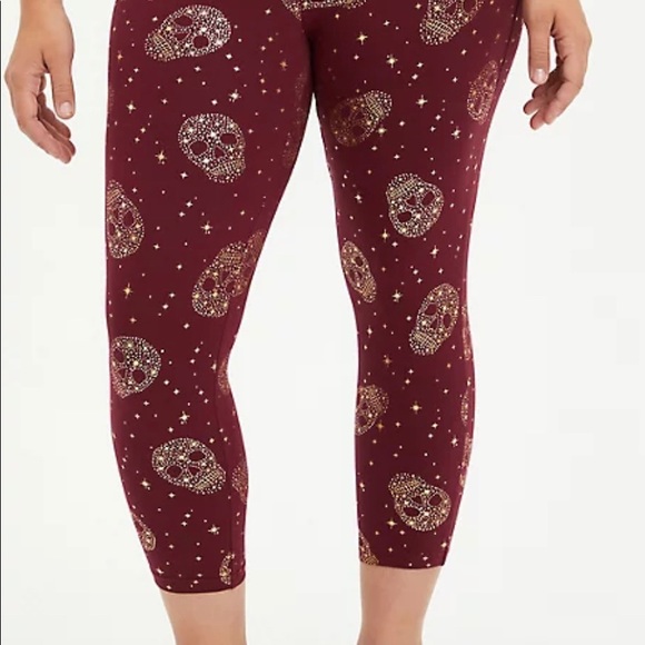 NWT Torrid Leggings Cropped Burgundy with gold Skulls & Stars size 2 - Picture 7 of 7